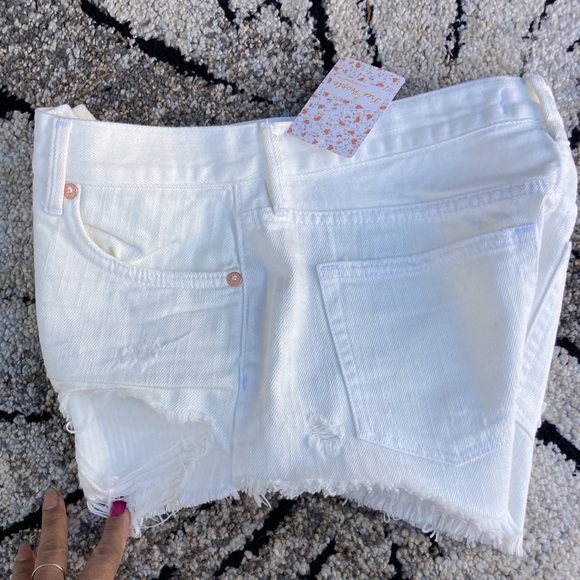 NWT 🐲💙 We The Free Spring White Frayed Hem Short - Picture 11 of 14